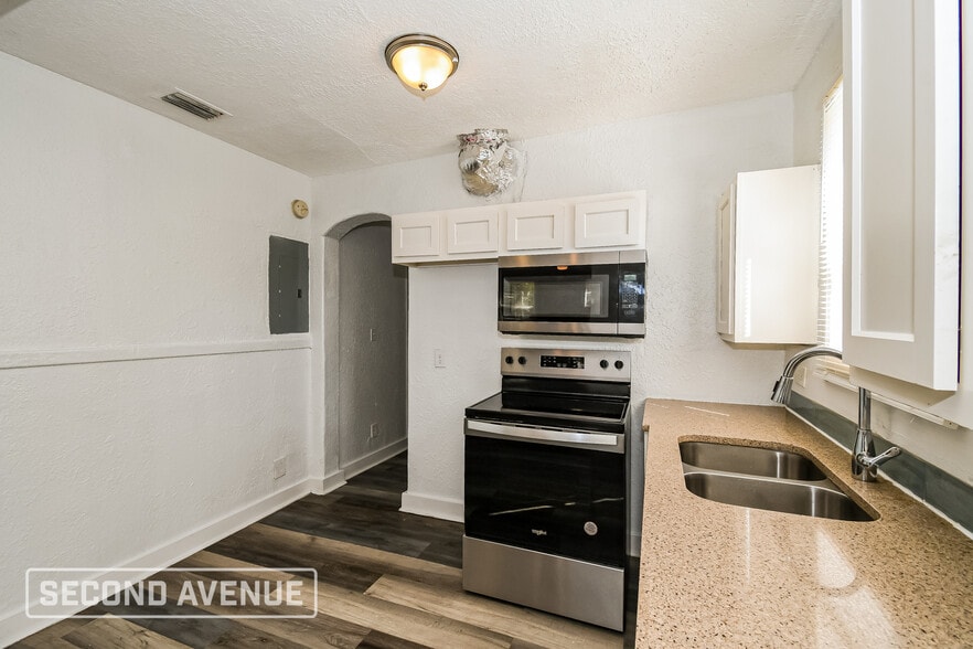 Building Photo - 1585 W 16th St