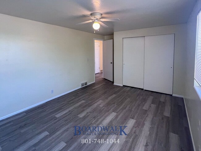 Building Photo - Two Bedroom With Great Amenities in Taylor...