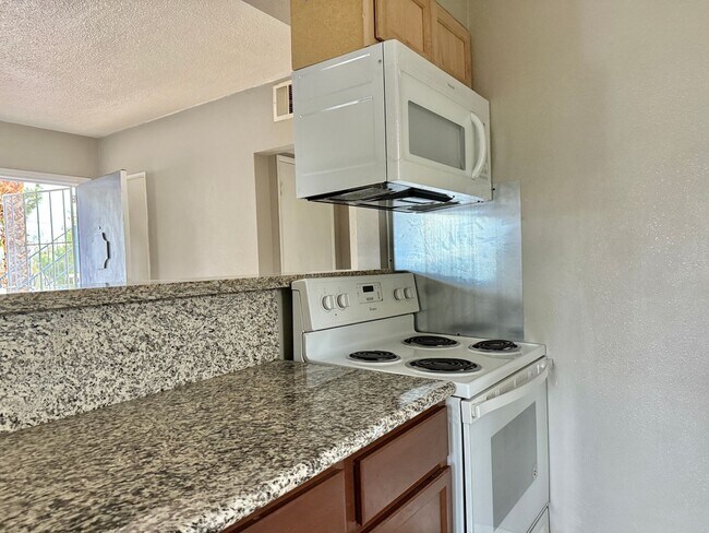 Building Photo - Ready-to-Move 2BR Apartment
