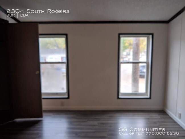 Building Photo - 2304 S Rogers St