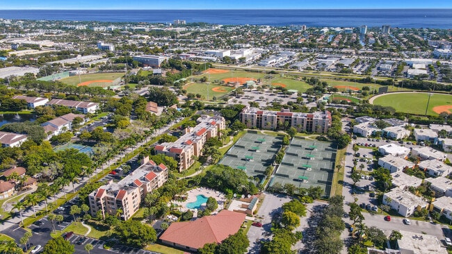 Building Photo - 600 Egret Cir