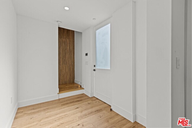 Building Photo - 5539 Tova Rd