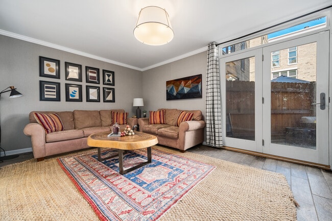 Building Photo - 2389 N Wayne Ave