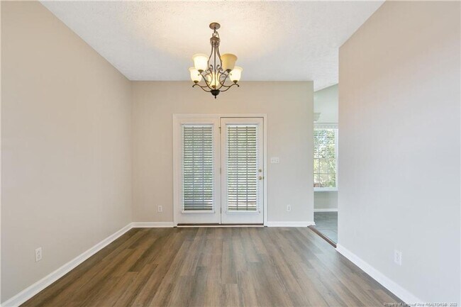 Building Photo - 1535 Dixon Dr