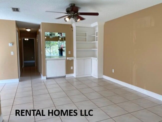 Building Photo - Two Bedroom One Story Townhouse close to Altamonte Mall & all other major local roads