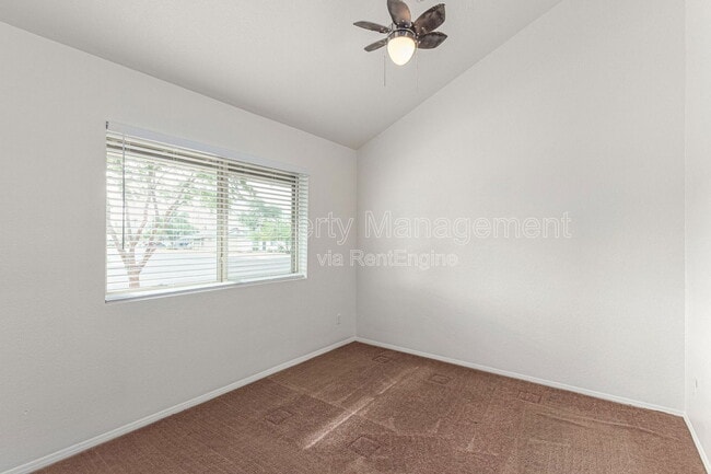 Building Photo - 405 E Linda Ln