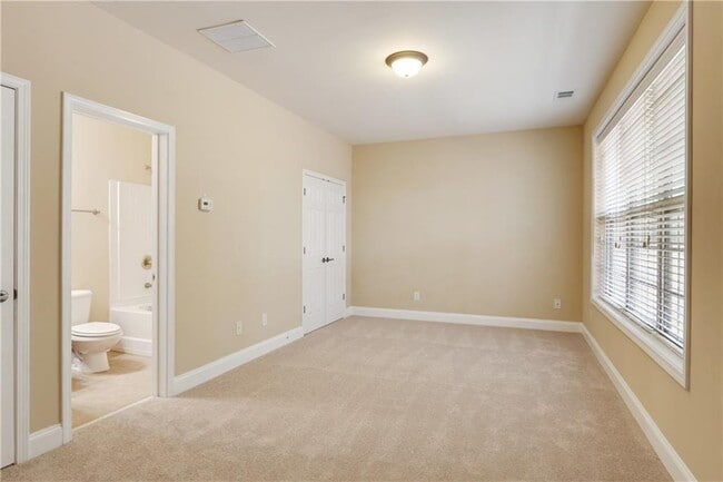 Building Photo - 5060 Windcrest Ln