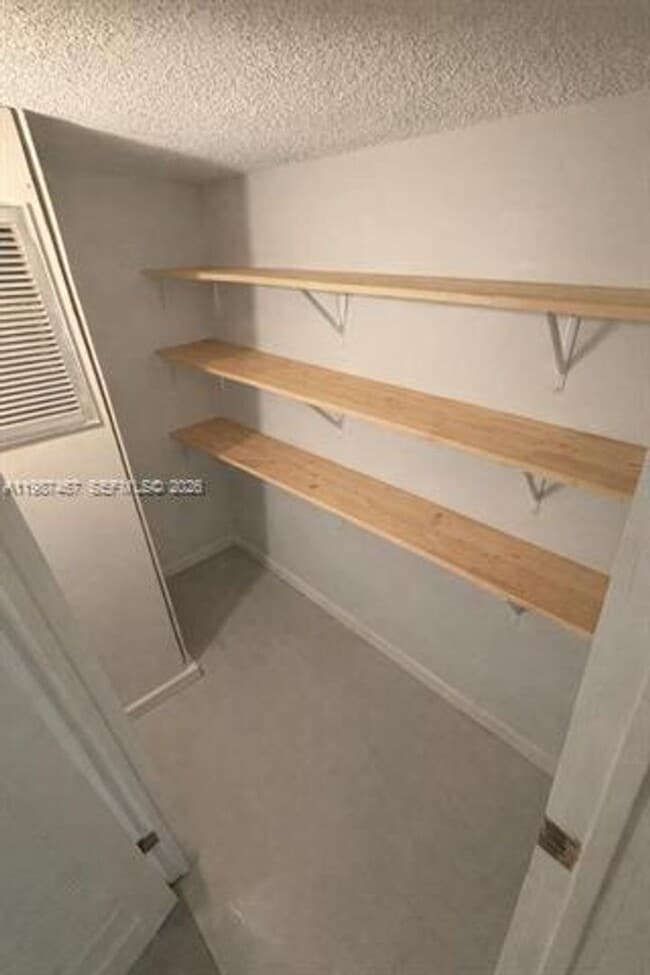 Building Photo - 18061 Biscayne Blvd