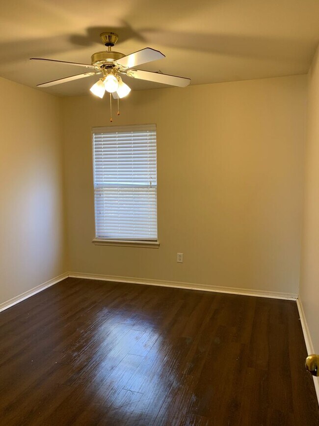 Building Photo - Ready NOW 3 Bedroom For Lease -  Bentonvil...