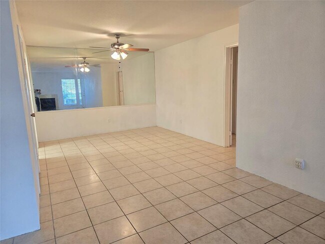 Building Photo - 7400 Bellerive Dr