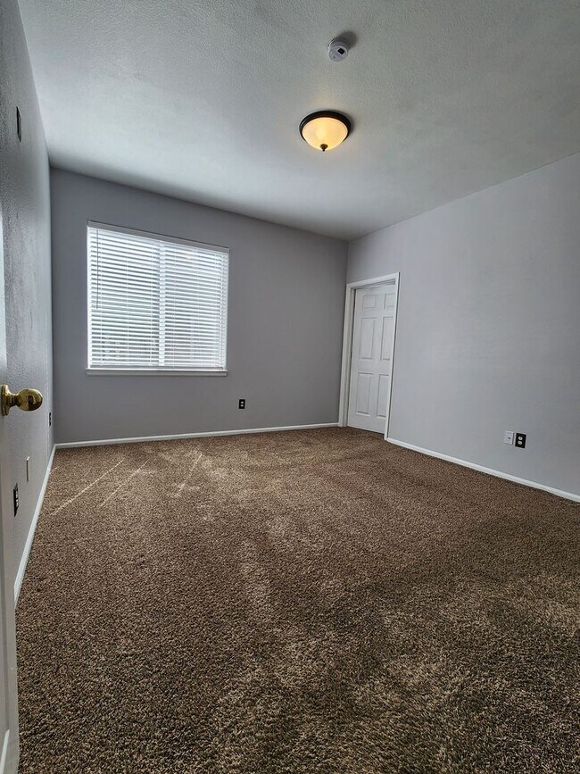 Building Photo - Amazing first floor condo in Littleton!!
