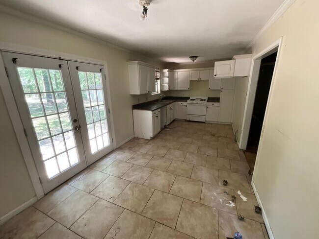 Building Photo - 313 S Fox Hall Rd