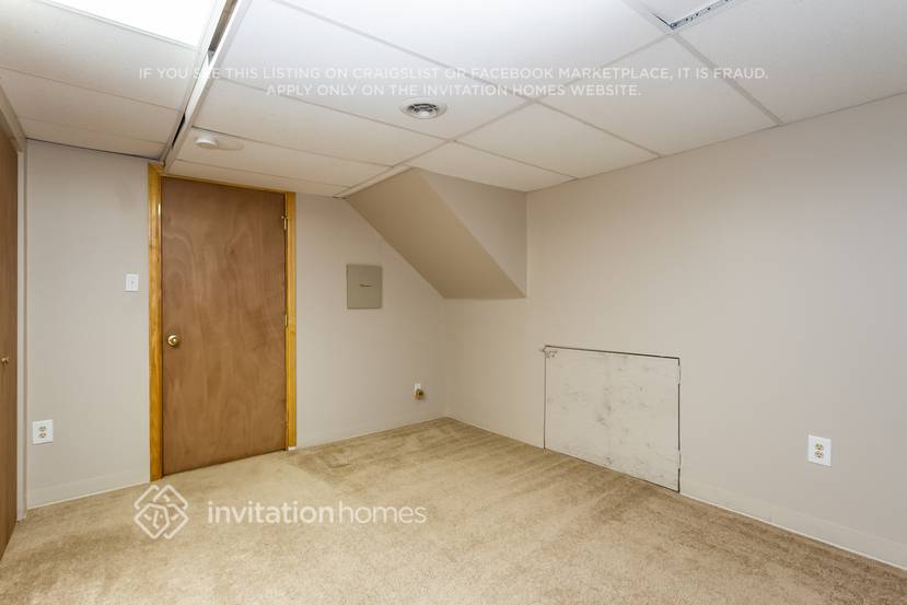 Building Photo - 10051 Shoshone Way