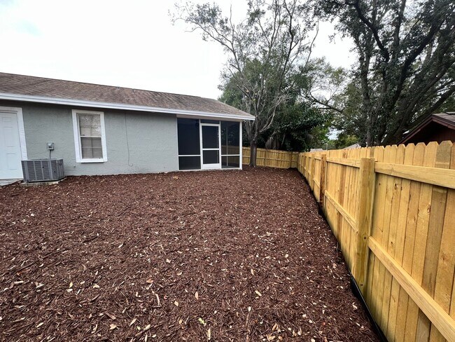 Building Photo - Amazing 3/2 located in desirable Palm Harb...