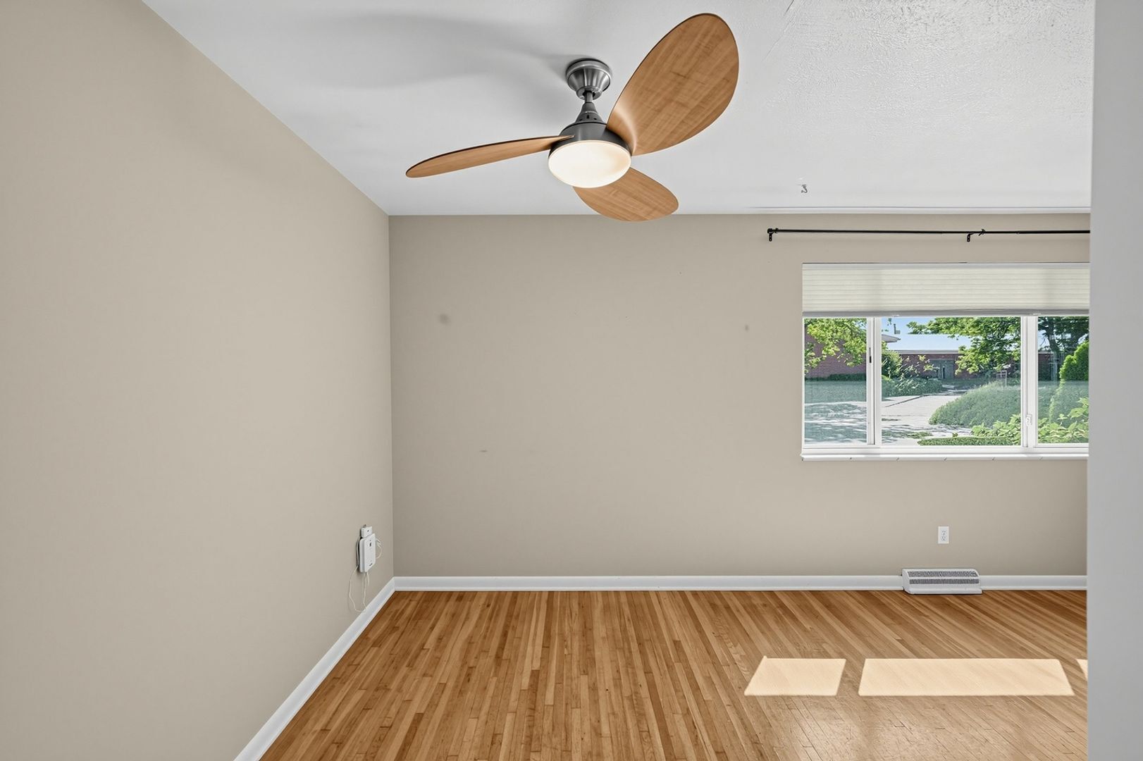 Building Photo - 1055 S Dale Ct
