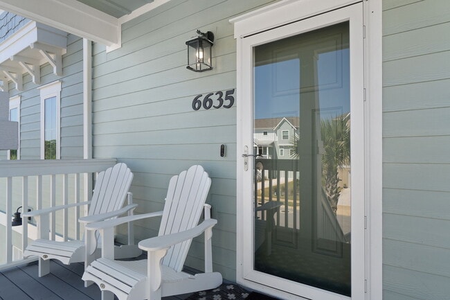 Building Photo - 6635 Carlinga Dr