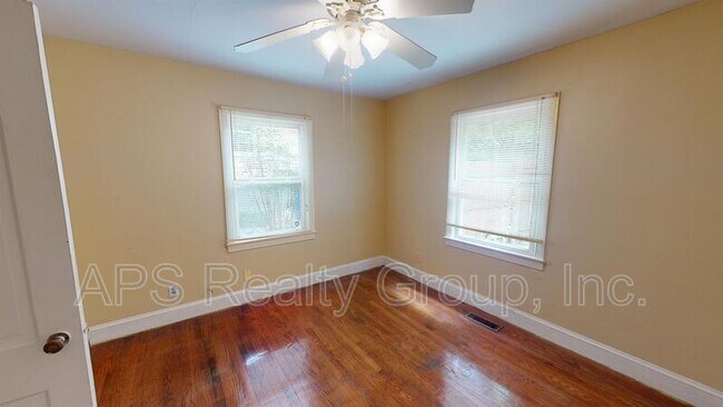 Building Photo - 2405 Hoyt St