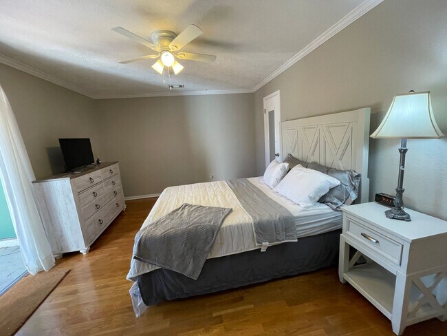 Building Photo - For Lease - Fully Furnished 2 BR | 1.5 BA Townhome in PCB!