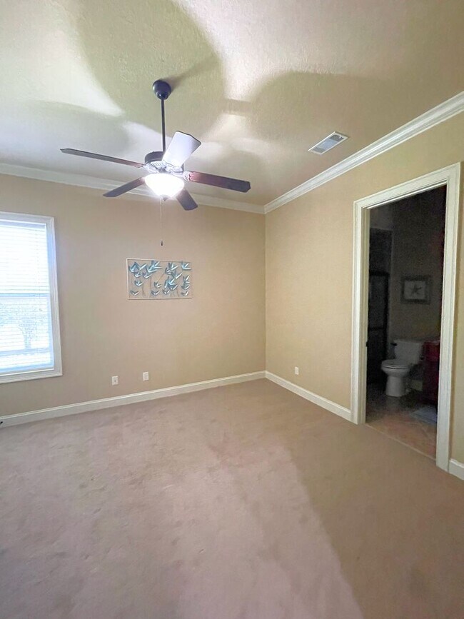 Building Photo - Luxury 3BR/3.5BA + Office in Winding River...
