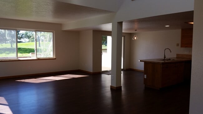 Building Photo - Condo for Rent