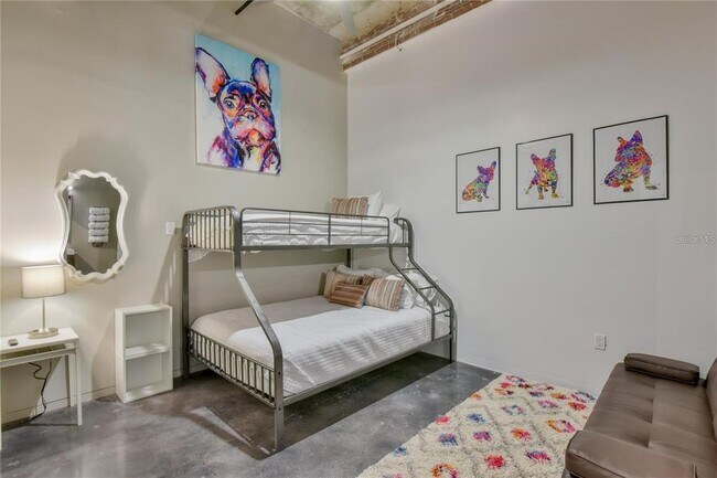 Building Photo - 302 SE Broadway St