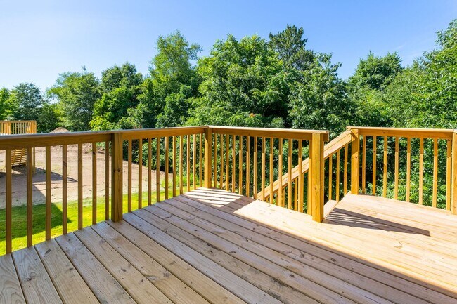 Building Photo - Outstanding Newer Home