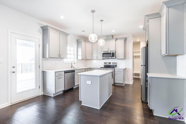 Building Photo - 233 Shoshone Cir