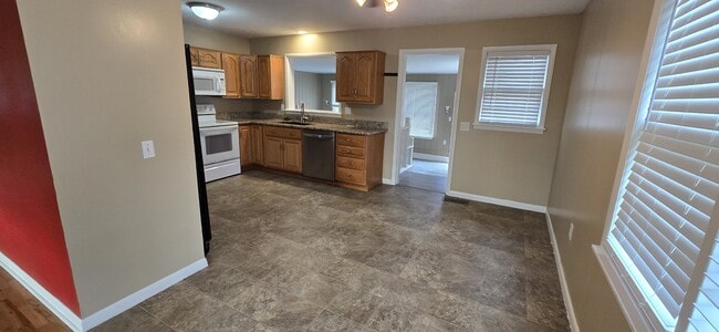 Building Photo - 801 N Ohio St