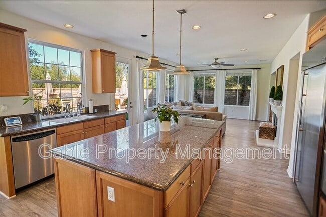 Building Photo - 26155 Lone Rock Ct