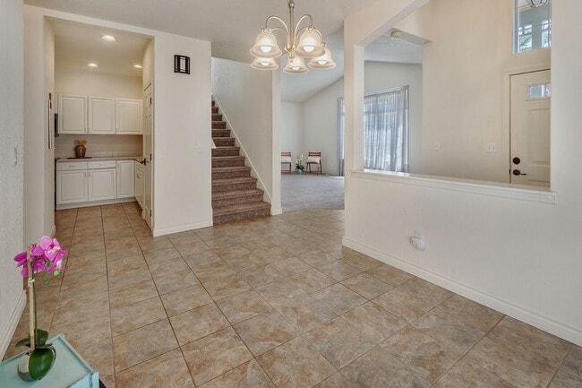 Building Photo - Must see! Spacious 3bd 2bath Ready for Imm...