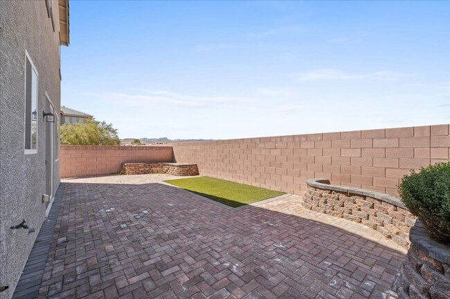 Building Photo - 8524 Blazing Desert Ave