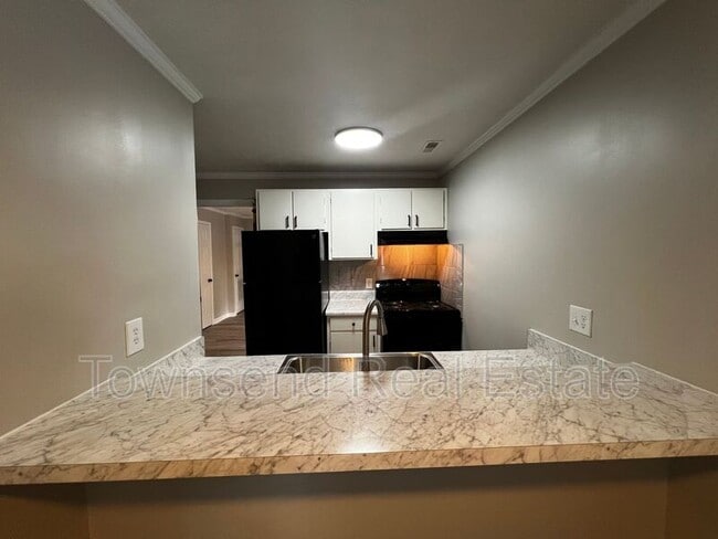 Building Photo - 5850 Century Oaks Dr