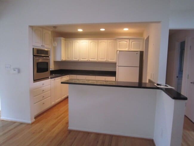 Building Photo - 2 Bed 1 Bath Home in Cedar Hills Neighborh...