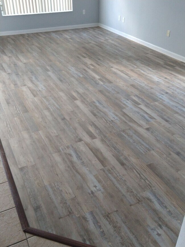 Building Photo - Cypress Reserve 4 Bedroom-Kissimmee