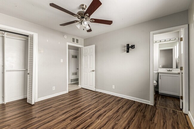 Building Photo - 1310 W Romo Jones St