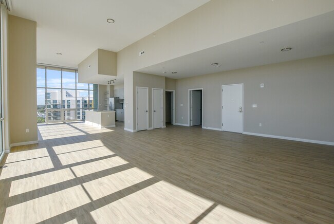 Building Photo - 2 Hbr Pt Rd S