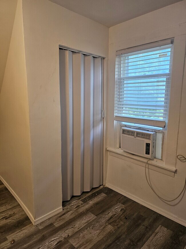 Building Photo - 3179 River Rd