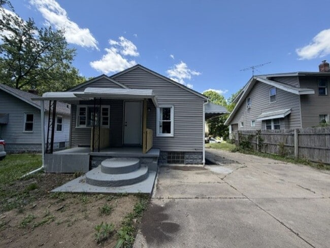 Building Photo - Pet-Friendly 3-Bedroom Home Near Downtown Akron Conveniences