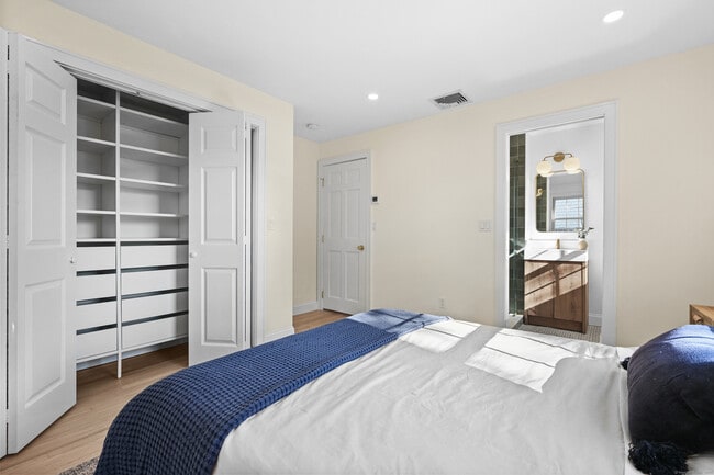 Building Photo - 8 Millard St