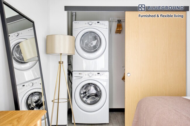 Building Photo - 15511 NE 22nd Pl