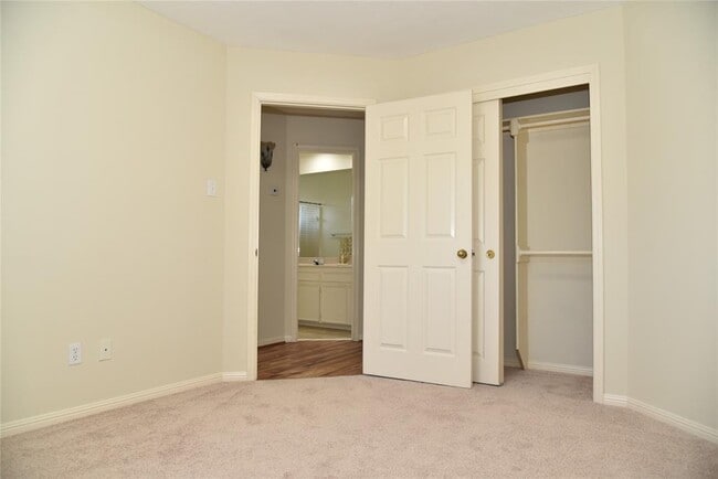 Building Photo - 12322 Wealdstone Dr