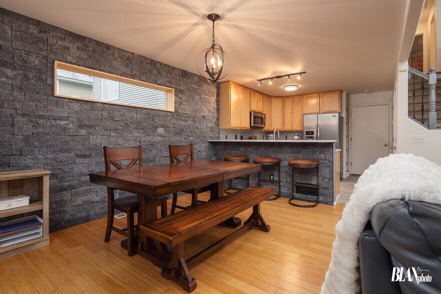 open dining - 11050 Solitude Cir