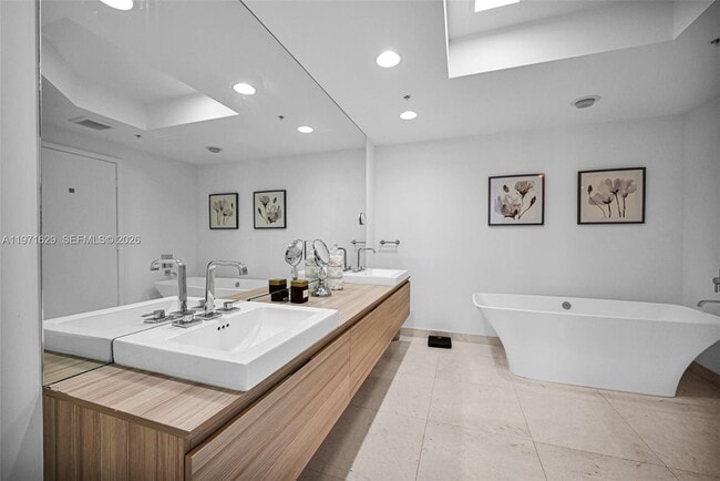 Building Photo - 17111 Biscayne Blvd