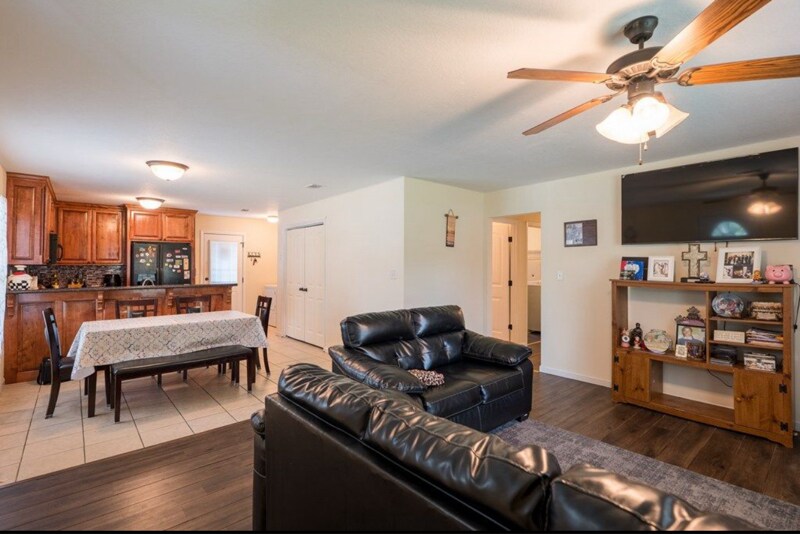 Building Photo - 717 E Force St