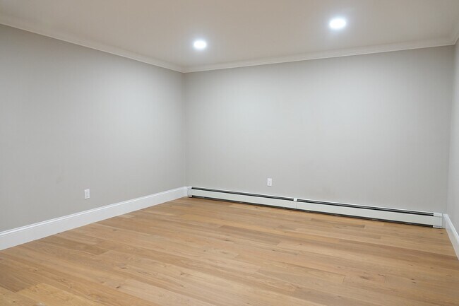 Building Photo - 4 Mill Pond LN