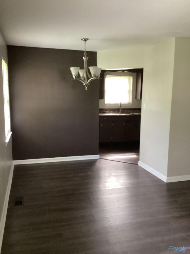 Building Photo - 2408 Whitesburg Dr