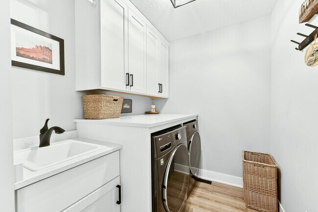 Building Photo - 5411 Destination Ln