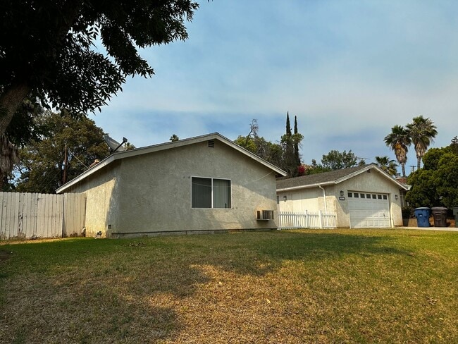 Building Photo - Riverside Home For Rent- 3 bedrooms!