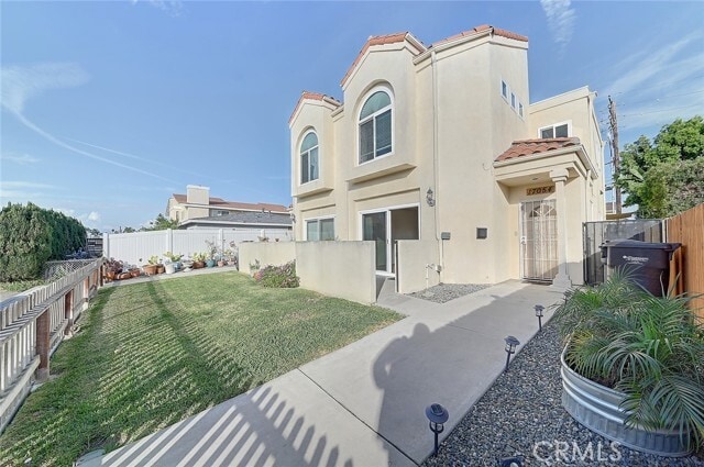 Building Photo - 17054 A Ln