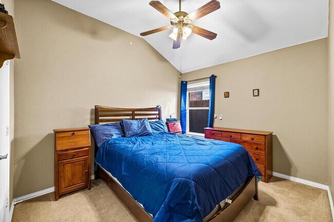 Building Photo - 1055 Port Sullivan Dr